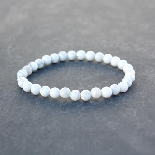 WHITE HOWLITE